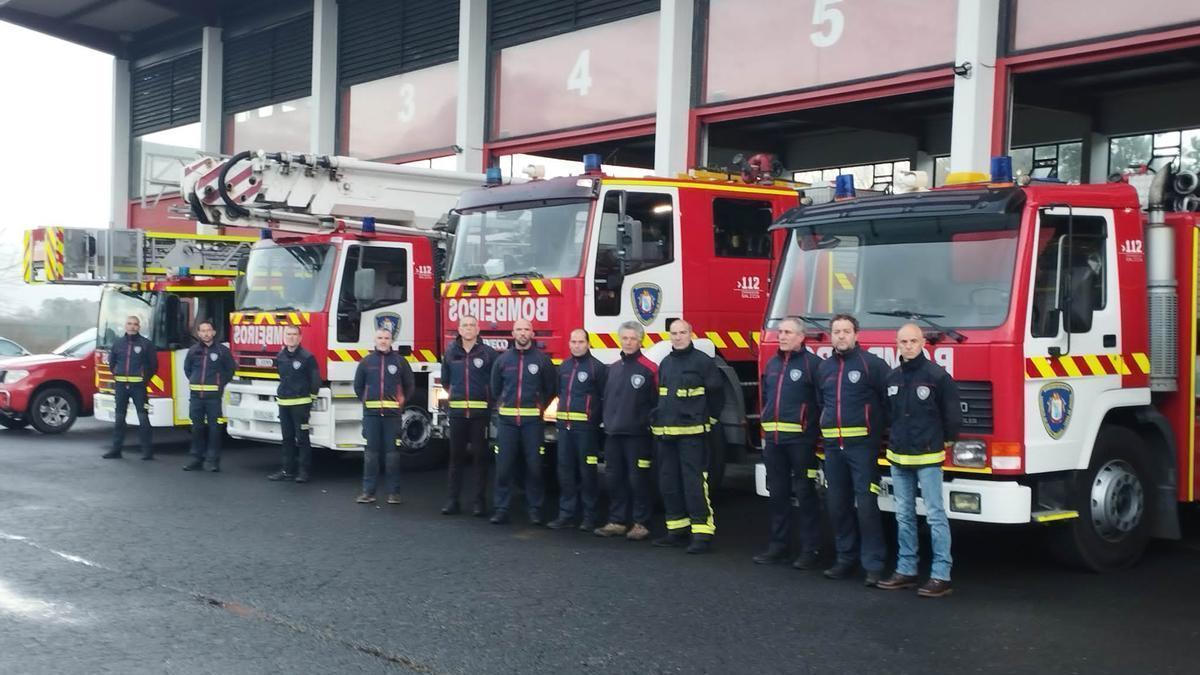 Homenaje de los bomberos del Parque de Bombeiros de Deza y Tabeirós, en Silleda, a su compañero fallecido Manuel Silva Cordo. 11 enero 2023