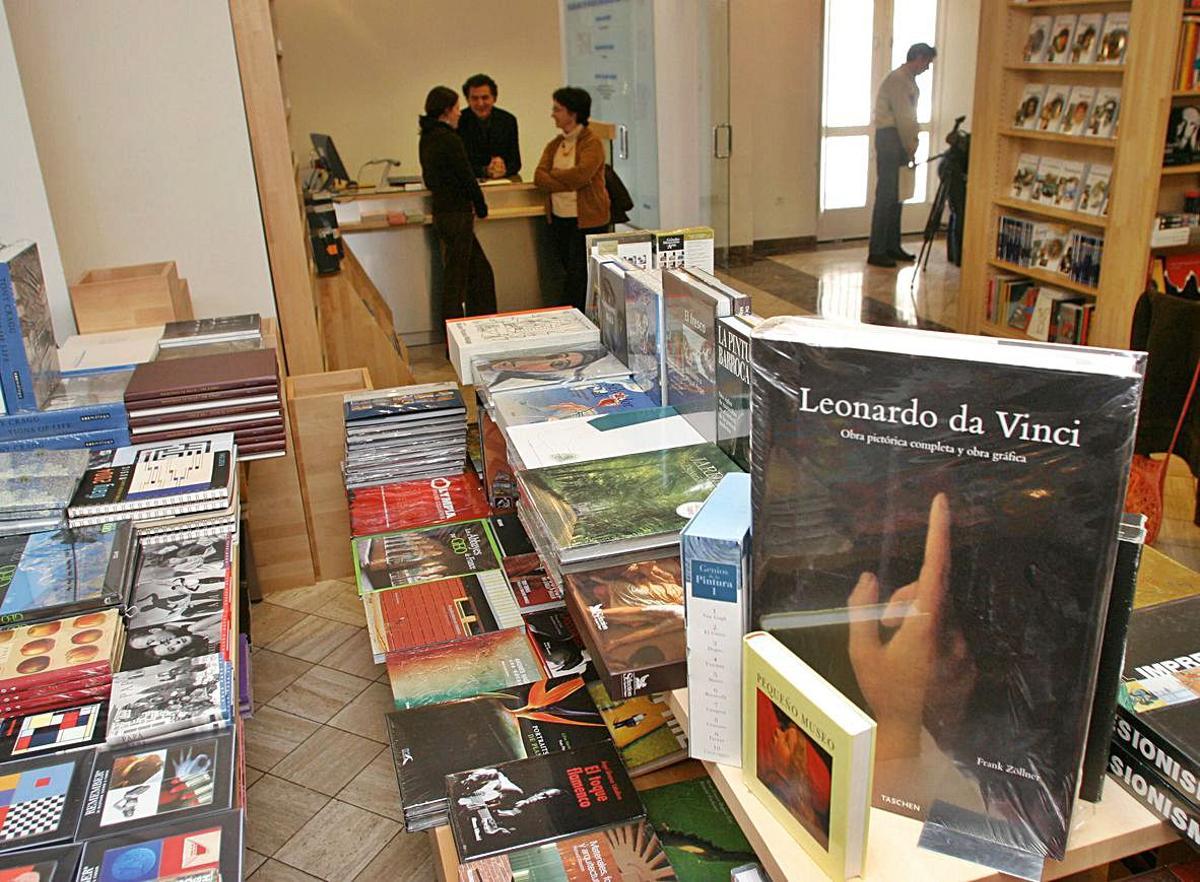 La Librería Rayuela en el CAC Málaga, que estuvo en funcionamiento entre los últimos días de 2003 y el año 2010.