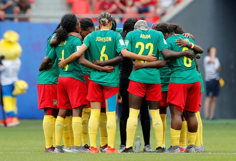 La selección femenina de Camerún la lía frente a I