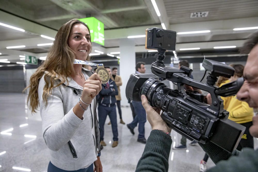 Recibimiento a Paula Barceló, tras proclamarse campeona del mundo en 49er FX