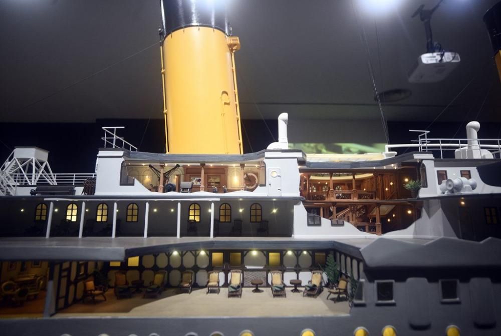 Montaje de la exposición sobre el Titanic en Murcia