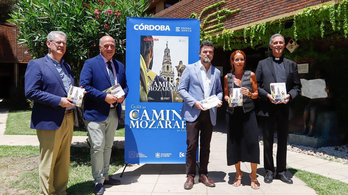 Fernando Santos Urbaneja, Antonio Ruiz, Rafael Romero, director de Diario CÓRDOBA; Marián Aguilar y Jesús Alonso Porras, en las instalaciones del periódico.