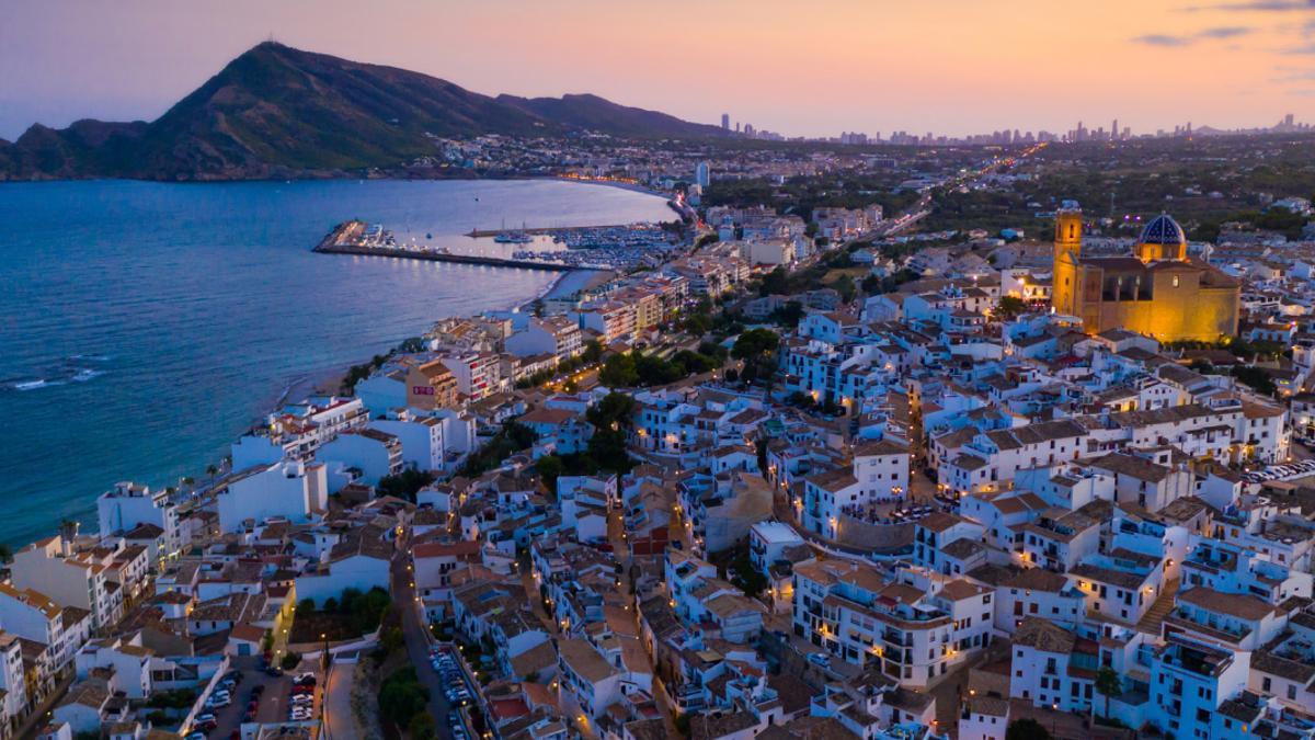 Parece Santorini y está a un paseo en coche de Valencia