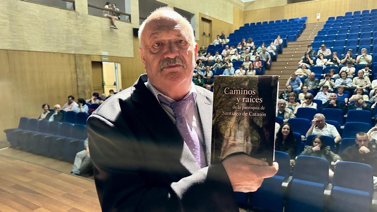 González presentou o seu libro no Auditorio de Lalín.