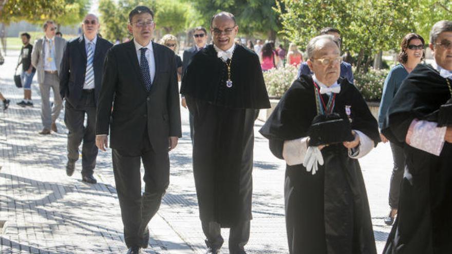 Ximo Puig y Manuel Palomar se dirigen al Paraninfo para la apertura del curso universitario