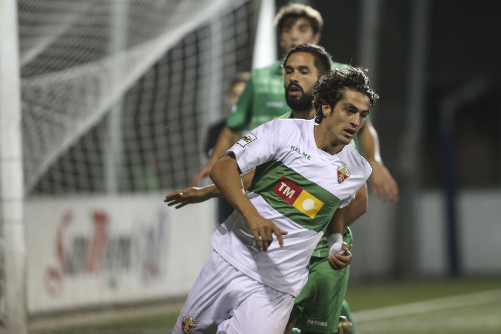 El Elche vence por la mínima en casa del Cornellà