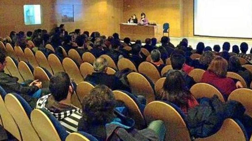 Els castellers de Berga reunits ahir en l&#039;assemblea general ordinària a la sala d&#039;actes del Pavelló de Suècia