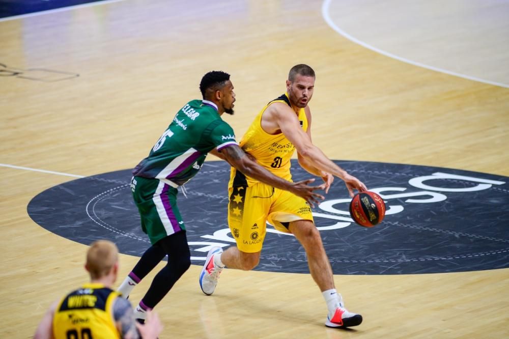 Partido entre el Iberostar y el Unicaja en la fase final de la Liga ACB.