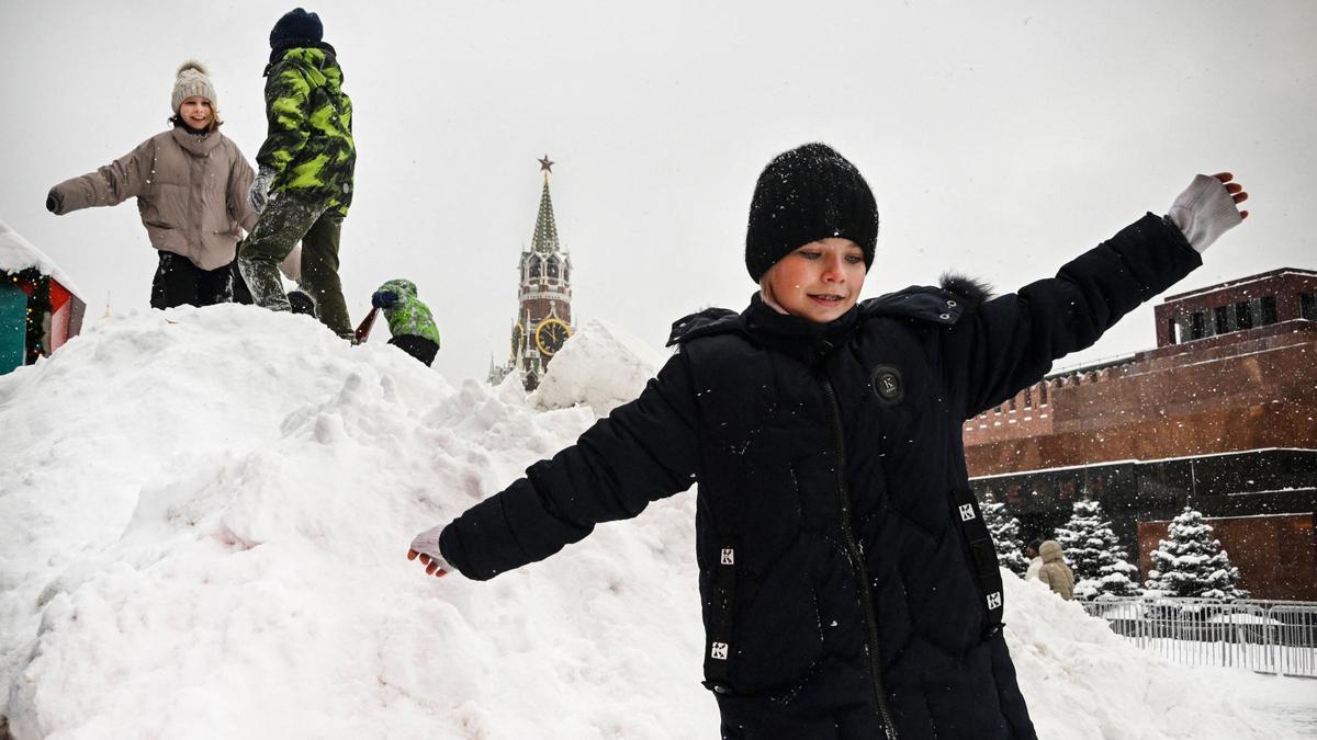 Moscú vive la mayor nevada en 150 años