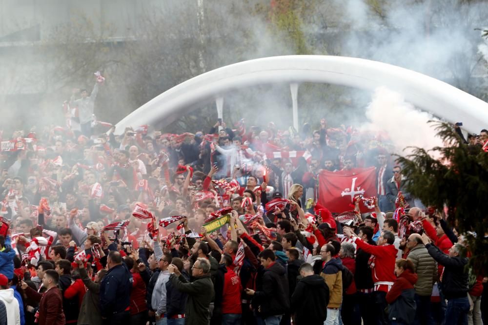 Derbi asturiano: Llegada de aficionados y los autobuses de los equipos a El Molinón