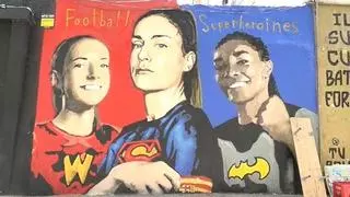 Un mural homenajea a Alexia, Aitana Bonmatí y Salma Paralluelo como superheroínas