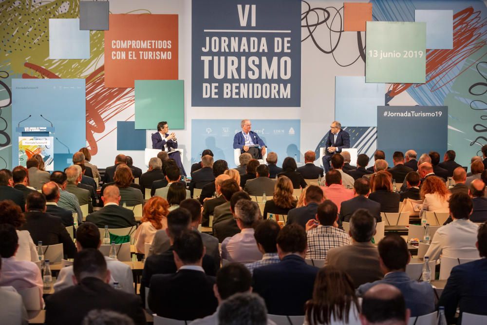 Más de 400 empresarios y directivos se dan cita en Benidorm para debatir sobre la marcha del sector en la sexta jornada sectorial organizada por las principales organizaciones de la Comunidad.