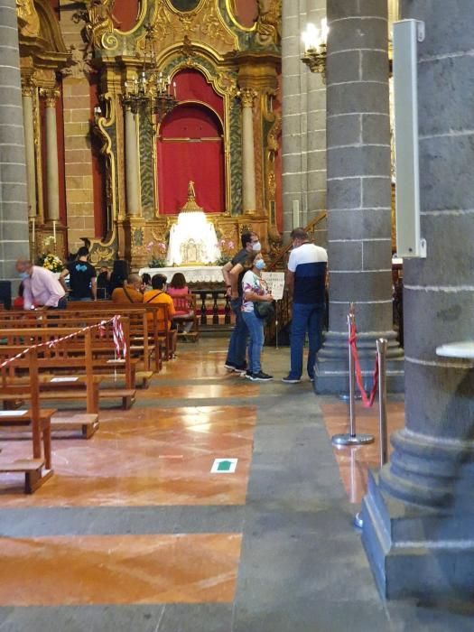 La Virgen del Pino baja de su camarín en Teror