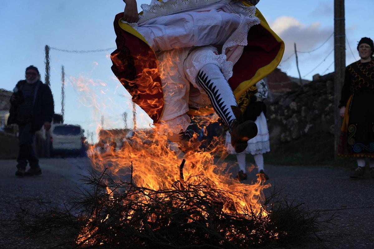 GALERÍA | Salto del piorno en Andavías contra viento y marea