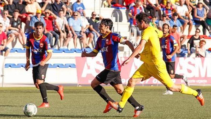 Armero y Cañadas fueron de los pocos que cumplieron en el Eldense.