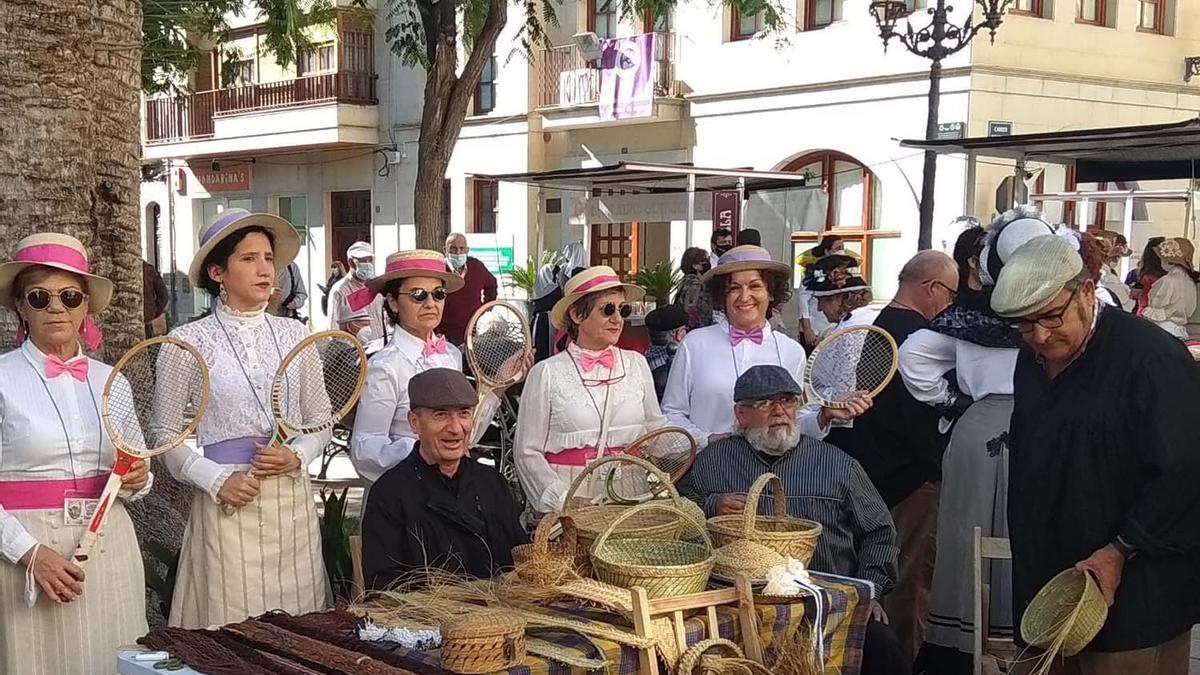 Escenas de la quinta edición de la Feria Modernista de Novelda.