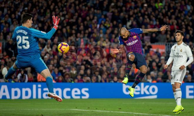 El 28 de octubre de 2018 marca su primer gol con el FC Barcelona en el partido de Liga contra el Real Madrid en el Camp Nou.