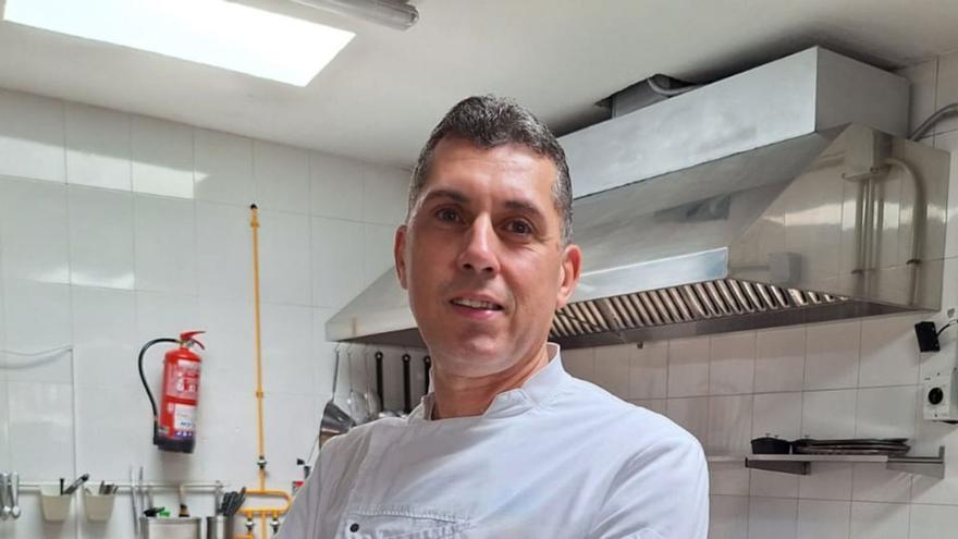 Yeray Artiles López, en la cocina de su restaurante Bohem, en el Club La Pardilla, de Telde. | LP/DLP
