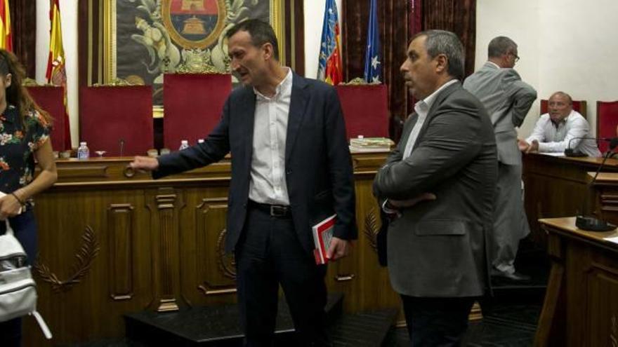 PSOE y PP cierran filas y tumban la protección de Mollà para el Mercado