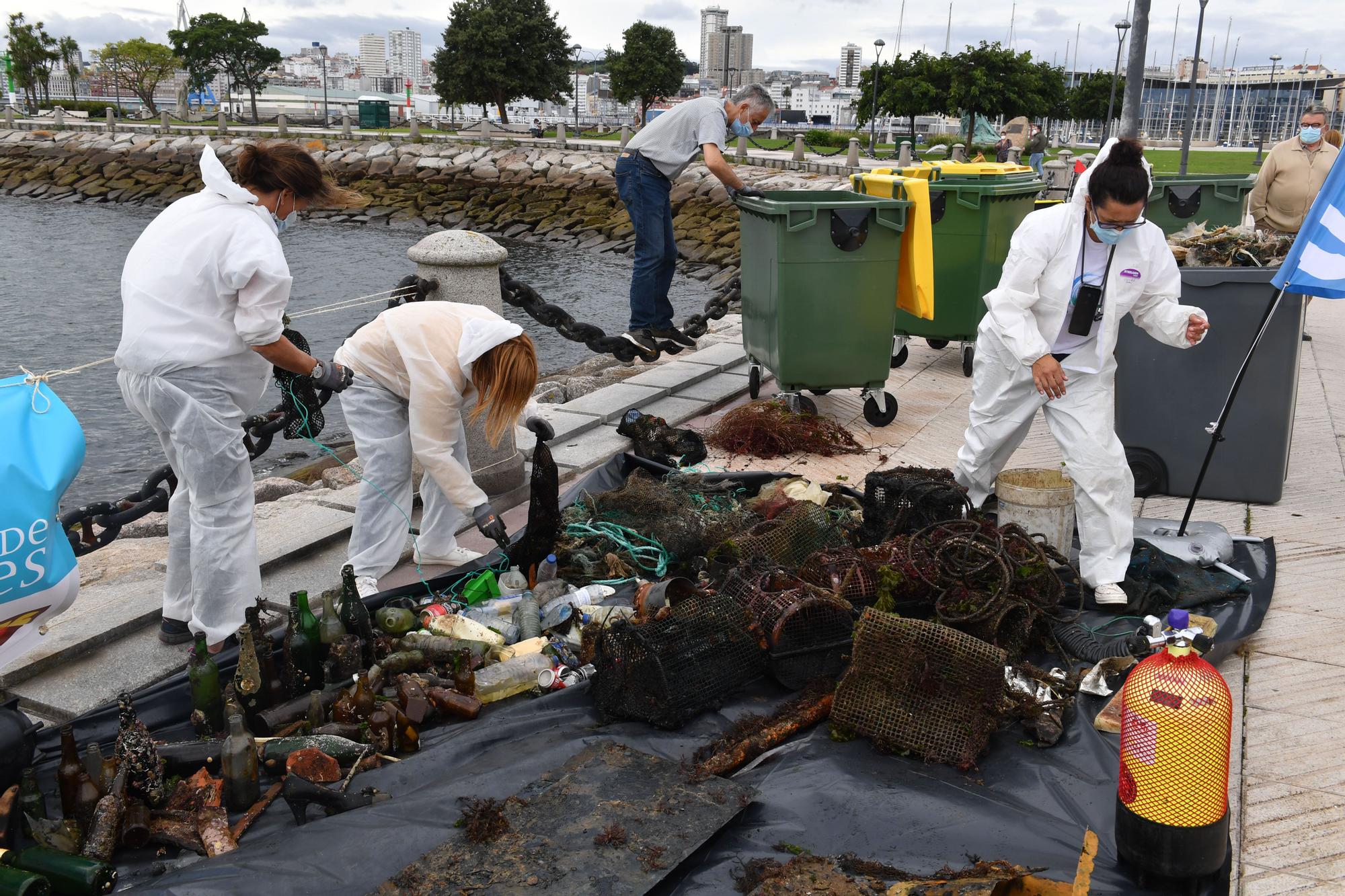 El festival Mar de Mares retira más de dos toneladas de residuos en la segunda gran limpieza del fondo marino en A Coruña