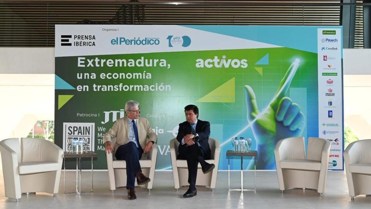 Martí Saballs, director de información económica de Prensa Ibérica, junto a Ismael Clemente, CEO de Merlin Properties.