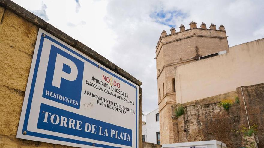 El parking de la Torre de la Plata podrá seguir abierto un año más a la espera de las obras para ser un centro de interpretación