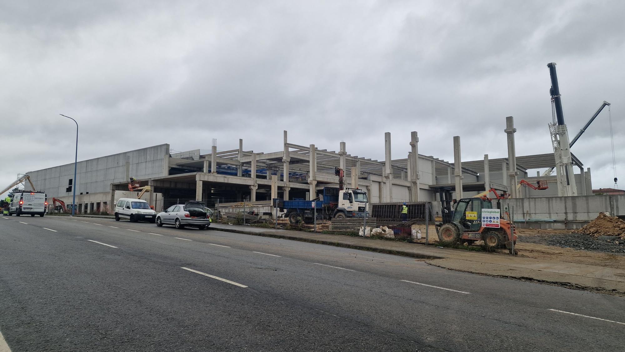 Obras de construcción de la megaplanta de Conservas Cerqueira, en el polígono industrial de Té (Rianxo).