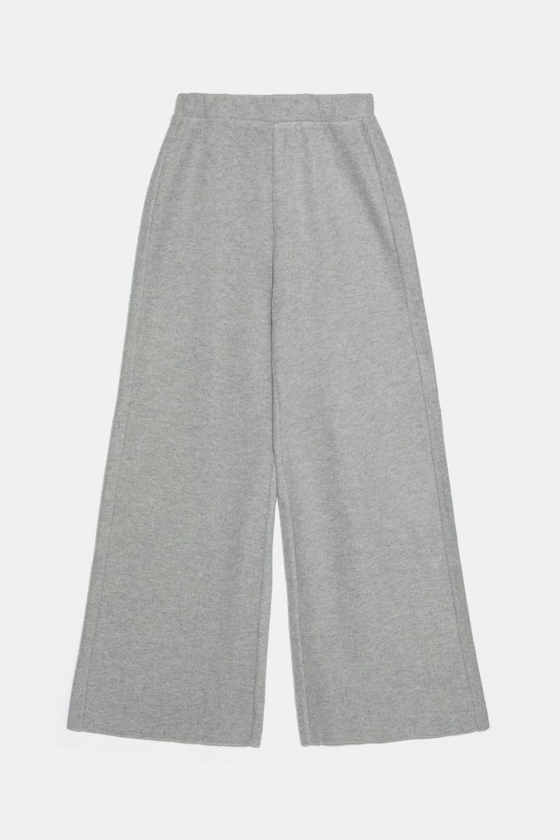 Pantalón tacto suave de Zara (precio: 19,99 euros)