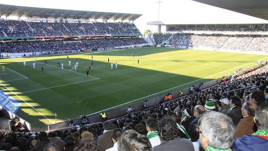 Juanito, Pierini, Alcaraz, Toni, Alberto García, Fran Cruz, Luso, López-Garai y Fuentes, con la afición del Córdoba CF