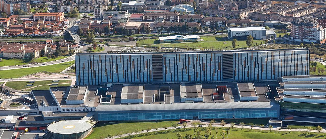 Vista aérea del complejo del Hospital Universitario Central de Asturias. |  | MARA VILLAMUZA