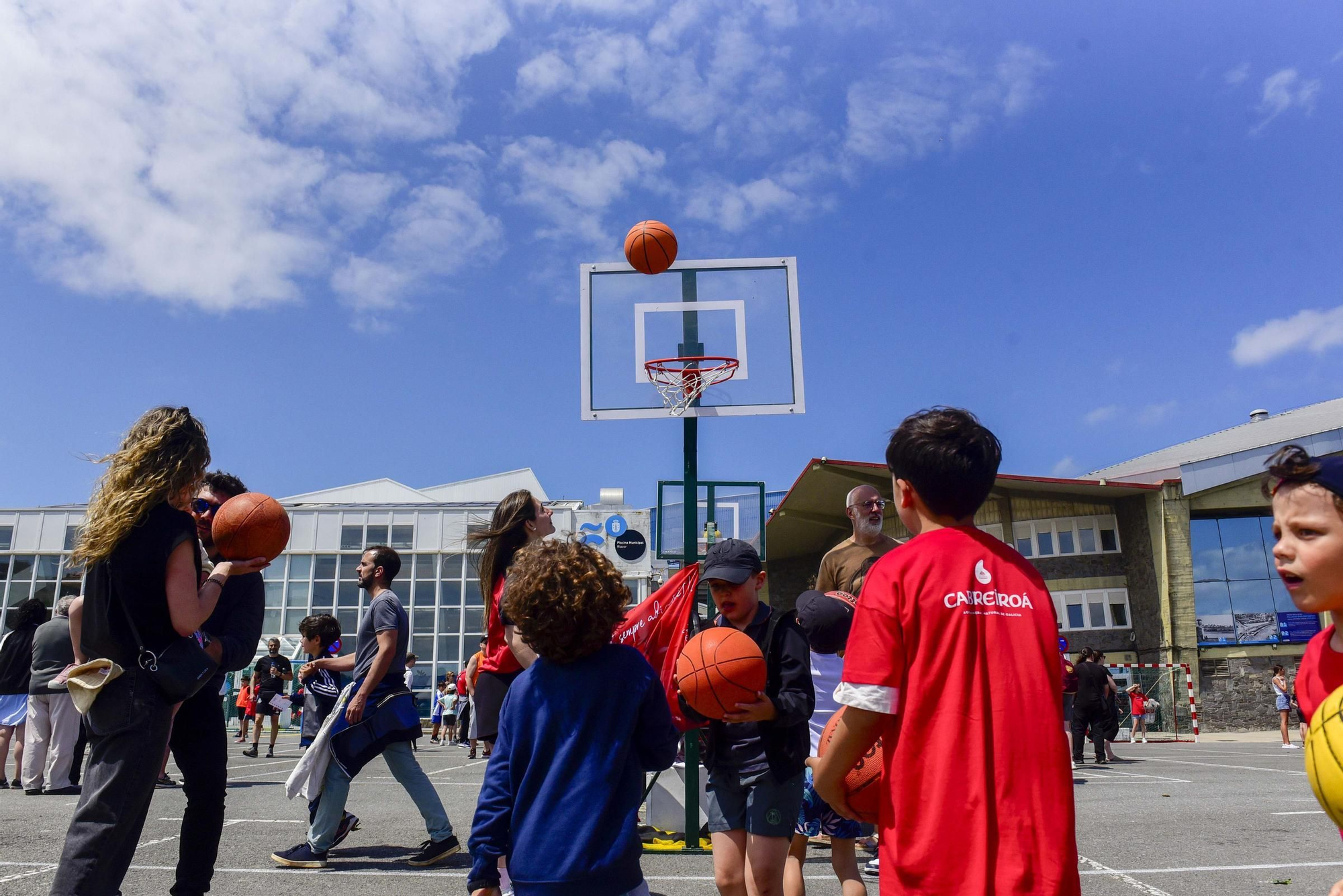 Miles de personas participan en el Día del Deporte en la Calle
