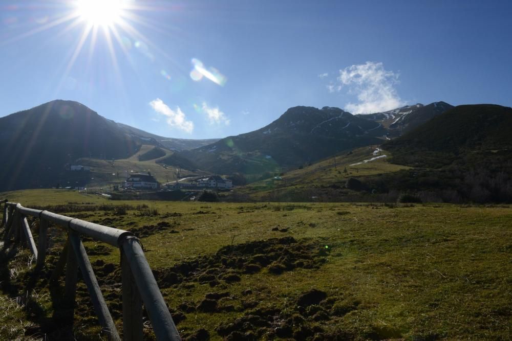 La estación de esquí Valgrande-Pajares sin nieve