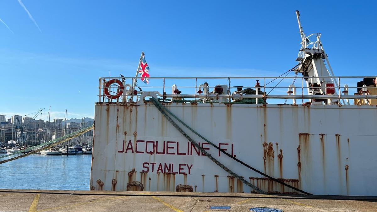 El «Jacqueline» se quedó solo: los 3.100 días de espera en Bouzas del palangrero de Freiremar