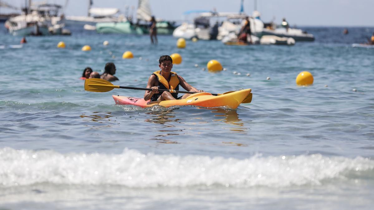 Las actividades se desarrollan en la playa de ses Salines.