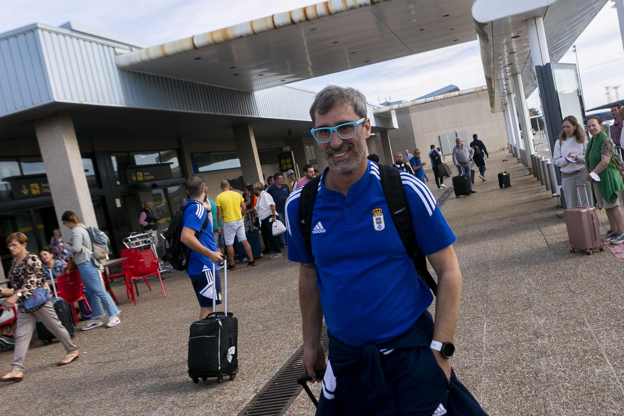 EN IMÁGENES: El Real Oviedo pisa suelo asturiano tras la destitución de Bolo y Tito Blanco