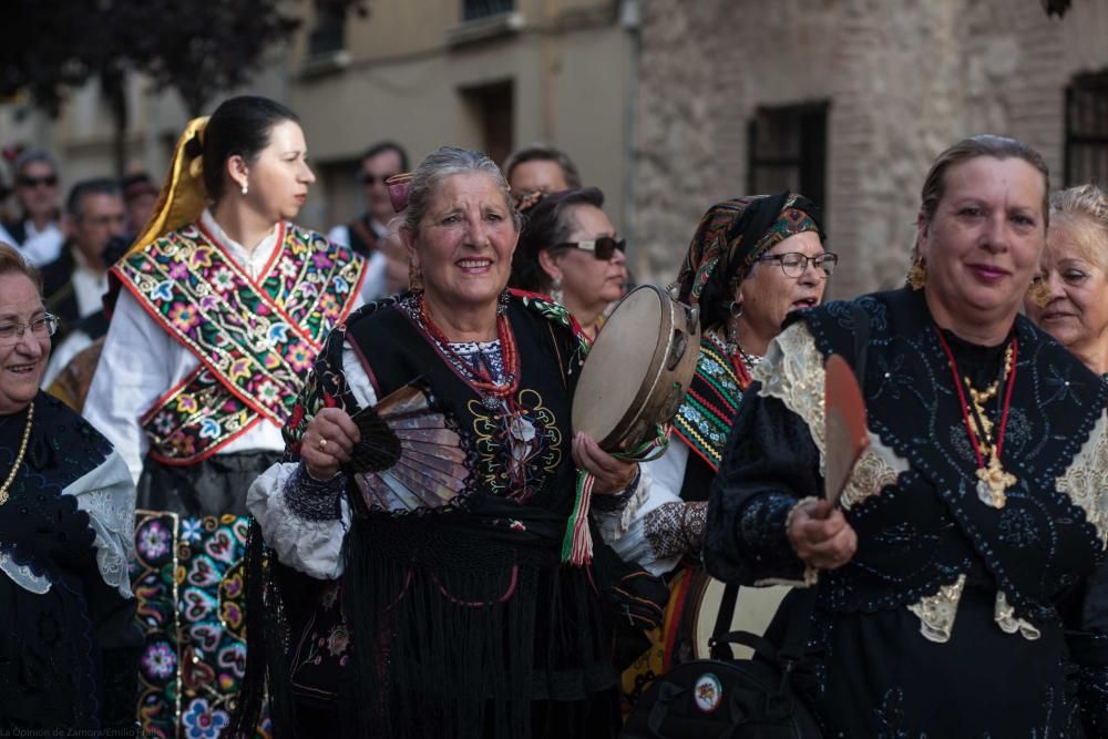 Desfile de trajes regionales