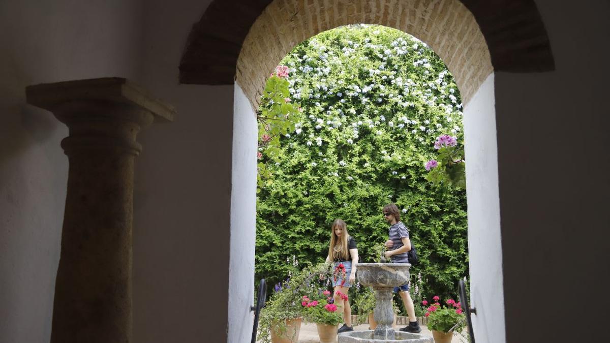 Los patios del Palacio de Viana despliegan en mayo todo su encanto
