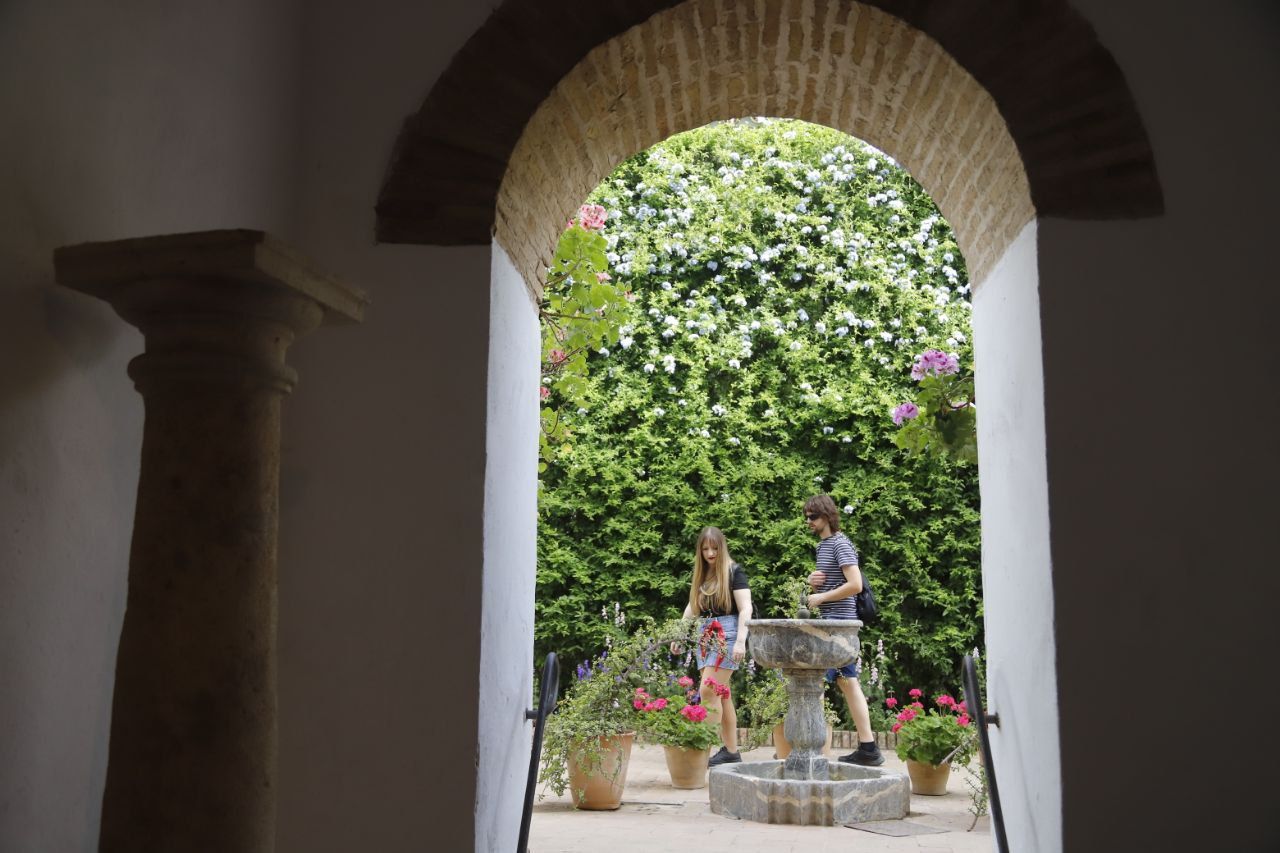 Los patios del Palacio de Viana despliegan en mayo todo su encanto