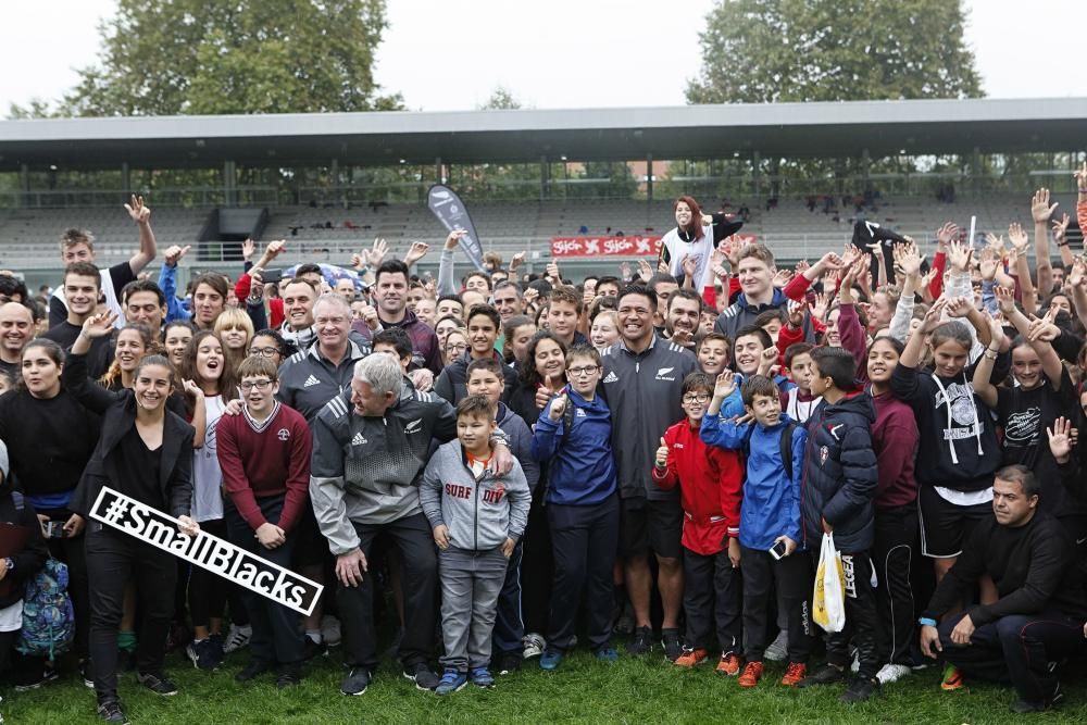 Los All Blacks dirigen un entrenamiento con alumnos en Gijón