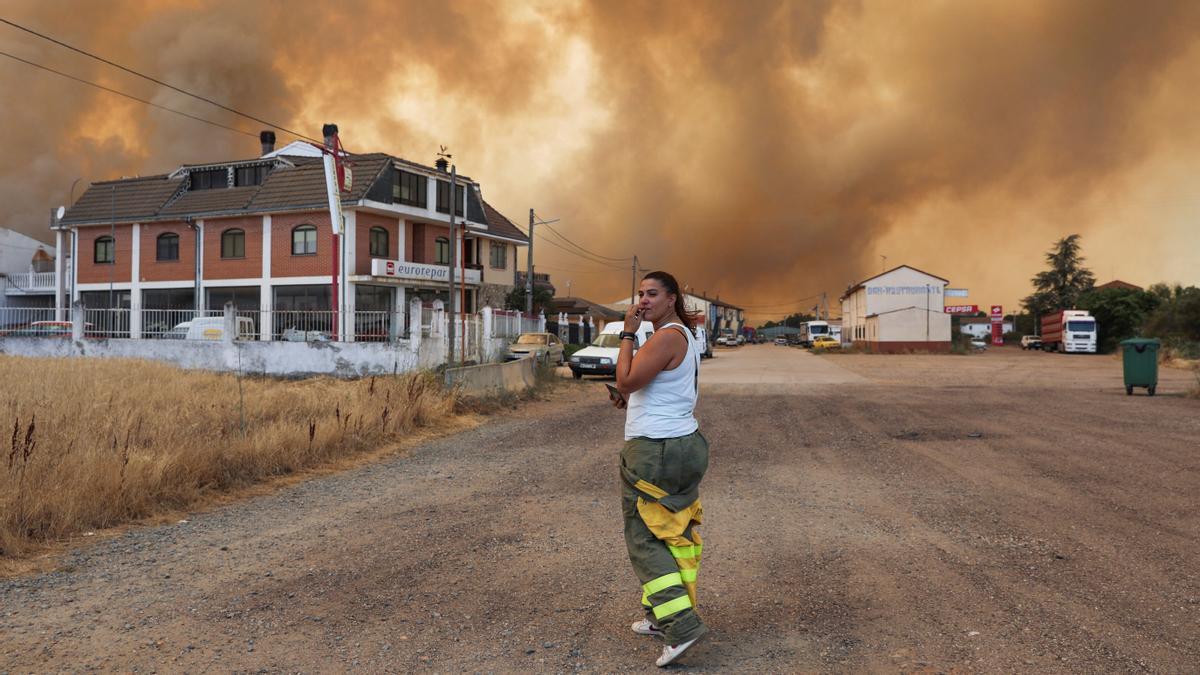 Els flasques a una tuitaire que diu que no hi ha dones «jugant-se la vida» en els incendis