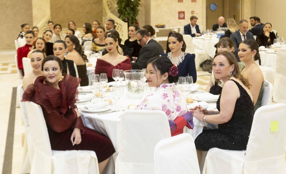 Cena de gala en las convivencias de las candidatas a Bellea del Foc Cena de gala en las convivencias de las candidatas a Bellea del Foc
