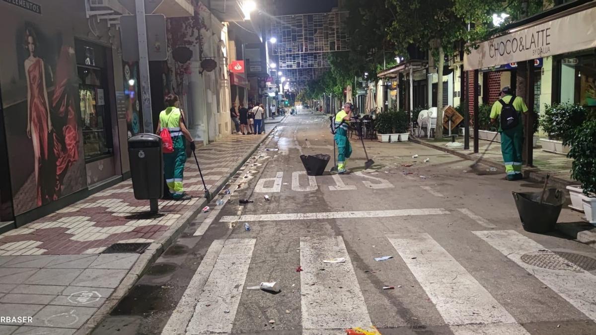 Servicio nocturno de limpieza en Santa Pola durante las pasadas fiestas