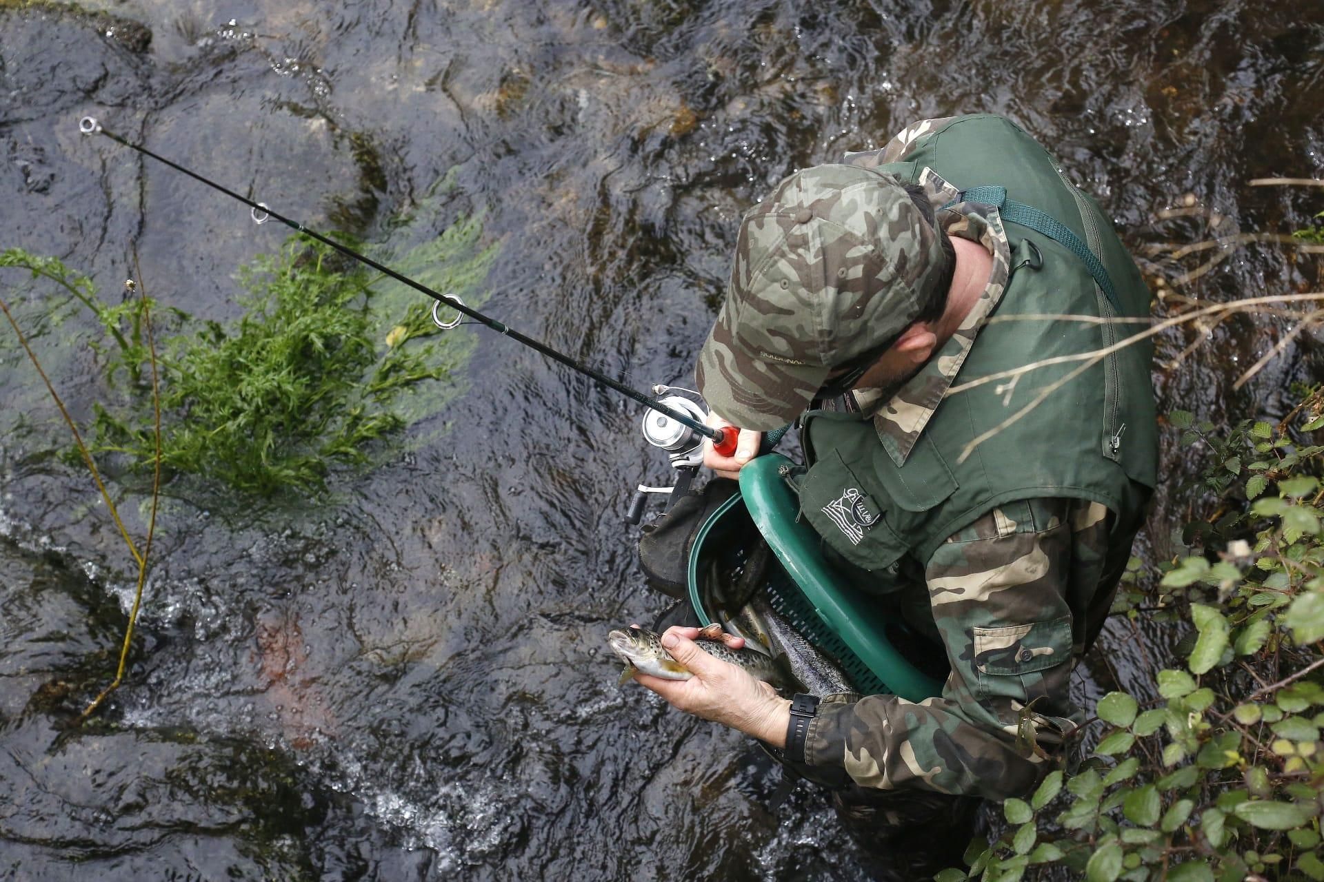 La temporada de pesca continental ha comenzado, pero solo para la trucha, ya que el salmón y el reo esperarán al 1 de mayo.