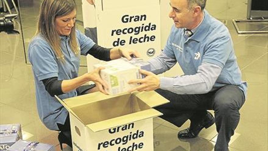 La Caixa recoge 10.360 litros de leche para el Banco de Alimentos de Córdoba