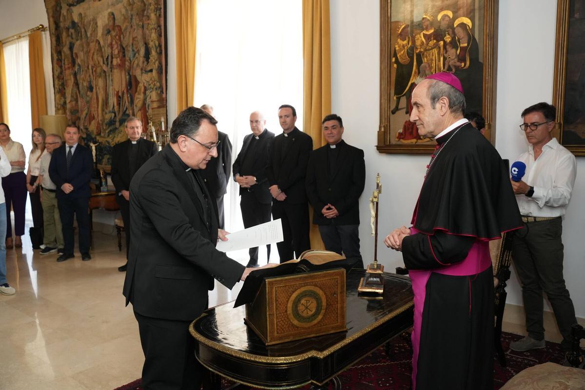 El obispo de Córdoba preside la toma de posesión de los nuevos miembros del Consejo Episcopal de la diócesis