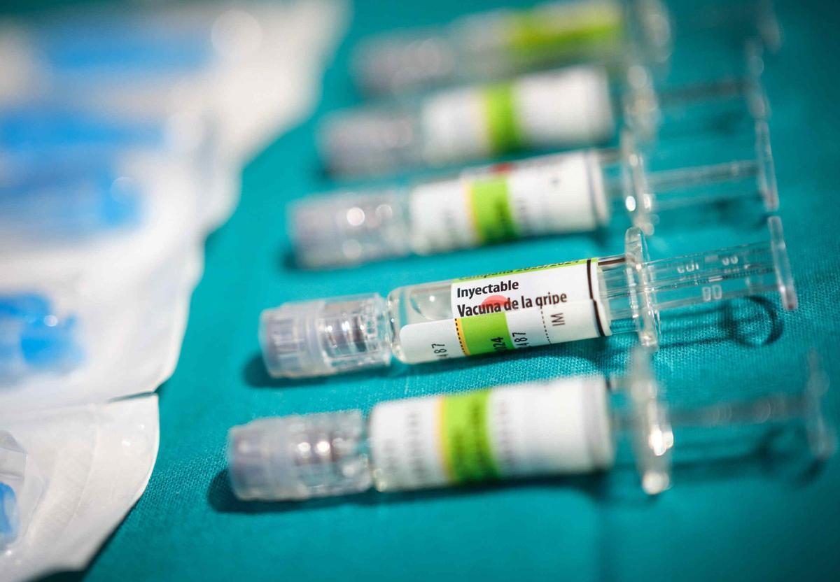 Una vacuna de la gripe inyectable.