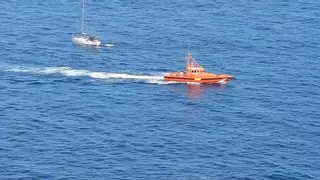 Buscan a dos ocupantes de la avioneta caída al mar frente al faro de Sóller, en Mallorca
