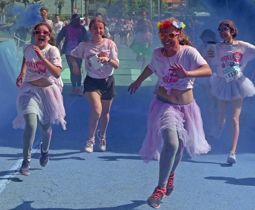 La carrera más colorida reúne a miles de participantes en Vigo