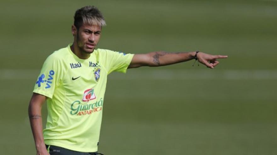 Neymar da un pequeño susto en el entrenamiento de Brasil en Teresópolis