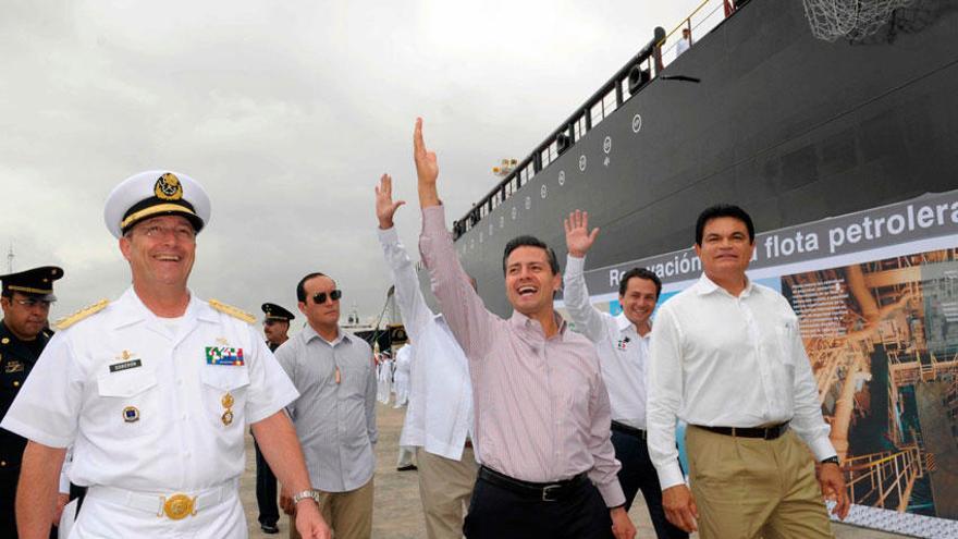 El presidente de México, Enrique Peña Nieto, en una visita a Pemex en el puerto de Mazatlán, Sinaloa.